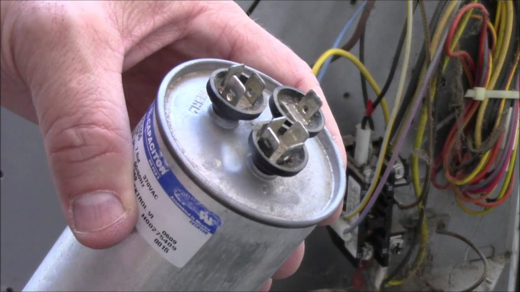 what does a capacitor do in an air conditioner?
